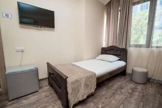 Отель Hotel Dadiani Батуми Стандартный трехместный номер-3