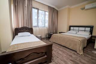 Отель Hotel Dadiani Батуми Стандартный трехместный номер-4