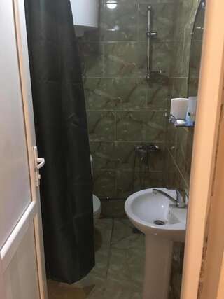 Отель Hotel Dadiani Батуми Двухместный номер эконом-класса с 1 кроватью-4