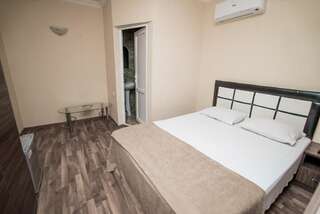 Отель Hotel Dadiani Батуми Бюджетный двухместный номер с 1 кроватью-9